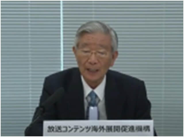 社員総会の議長を務める岡理事長