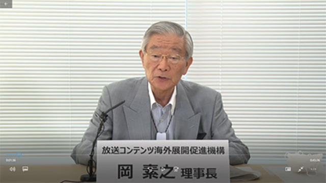 社員総会の議長を務める岡理事長